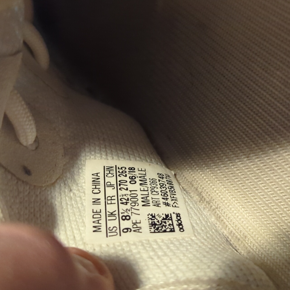 Adidas Yeezy Boost 350 V2 Cream Triple White Low Sneakers Mens Size 9 CP9366 - Picture 7 of 8